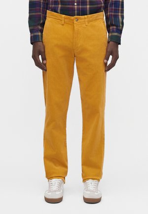Polo Ralph Lauren FLAT FRONT - Панталони - charles yellow
