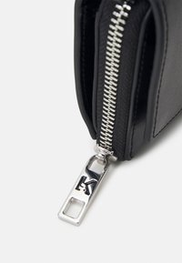 KARL LAGERFELD K/CIRCLE PERFORATED - Torba čez telo - black