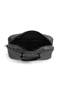 Zwarte leren handtas met ritssluiting, dubbele handgrepen en een interieur met meerdere compartimenten, inclusief een ritsvak.