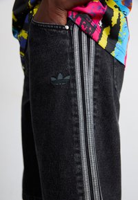 Thumbnail Image 7