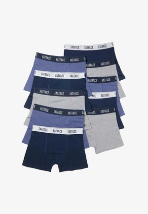 Zehn Paar Herrenboxershorts in Navy, Grau und Blau mit gebrandeten Taillenbändern mit der Aufschrift FATFACE, in einem geschichteten Flatlay angeordnet.