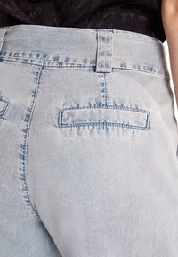 comma Shorts vaqueros - blue