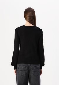 JDY JDYELANORA O NECK BUTTON - Maglione - black