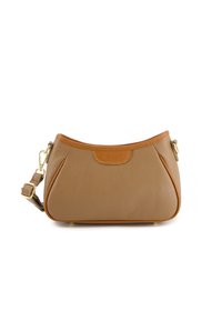 Tasche aus hellbraunem Leder mit geschwungenem Design, kontrastierenden braunen Akzenten, goldfarbenen Beschlägen und verstellbarem Tragriemen. Strukturiert Oberfläche mit sichtbaren Nähten.