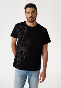 Guess - REGULAR FIT LOGO - Marškinėliai su spaudiniu - schwarz Miniatiūros vaizdas 1