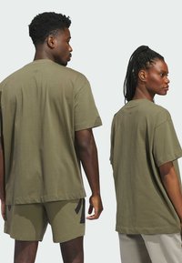 adidas Performance TEE - T-shirts print - olive strata