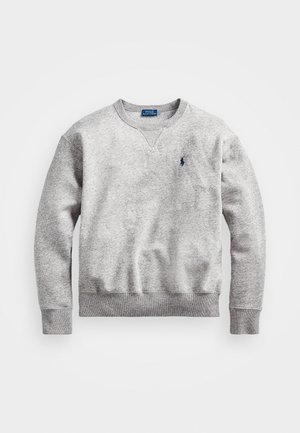 Sudadera gris con cuello redondo y puños acanalados. Presenta un pequeño logo azul en el lado izquierdo del pecho y un tejido suave y texturizado.