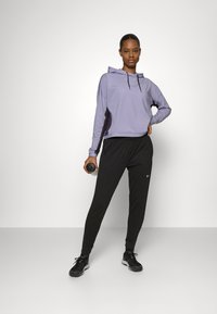 Nike Performance THERMA FIT PANT - Træningsbukser - black/silver