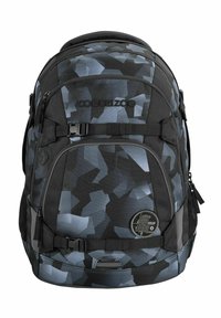 Rucksack in schwarz-blauem geometrischem Muster, aus strapazierfähigem Stoff. Verfügt über verstellbare Träger und mehrere Reißverschlusstaschen zur Aufbewahrung.