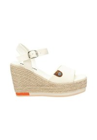Sandalo con zeppa in tela bianca e suola in juta espadrille, cinturino alla caviglia regolabile e dettaglio con bottone marrone. Accent orange alla base.