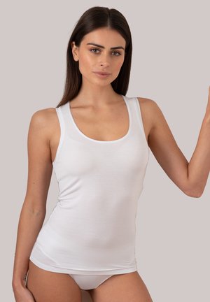 Top bianco smanicato realizzato in tessuto liscio, con scollatura rotonda e spalline larghe, dalla silhouette aderente e design senza cuciture.