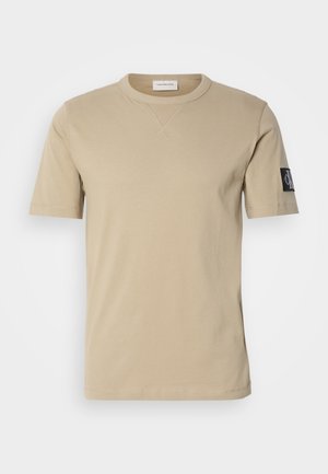 Calvin Klein Jeans BADGE REGULAR TEE - Basic T-shirt - tree house
