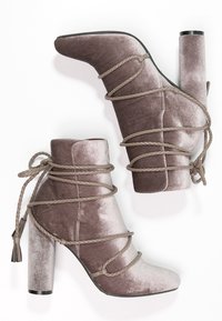 Missguided Botines de tacón - light pink