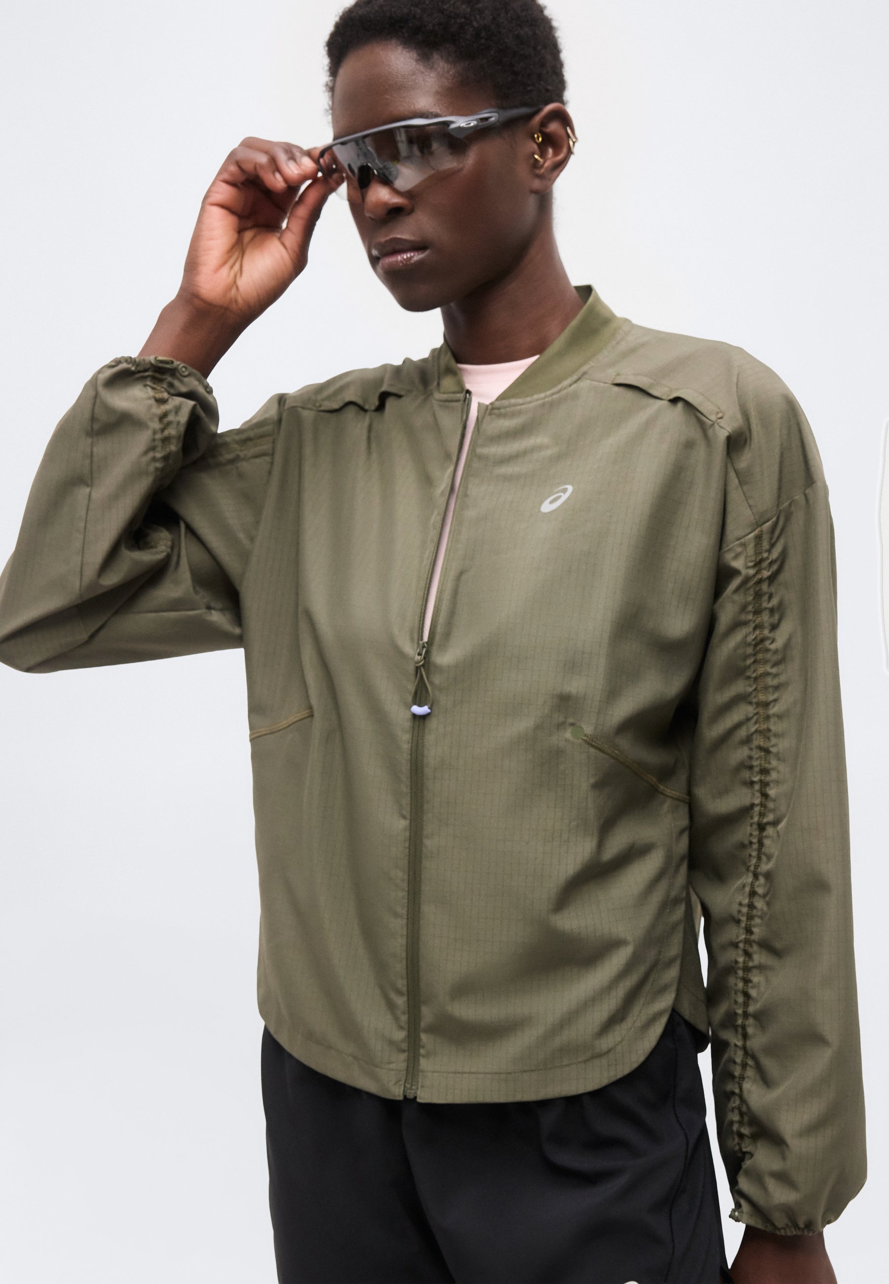 ウォーキング・ランニングウェア ASICS NAGINO RUN ADJUSTABLE JACKET ASICS NAGINO RUN ADJUSTABLE JACKET - Corta-vento - dark olive