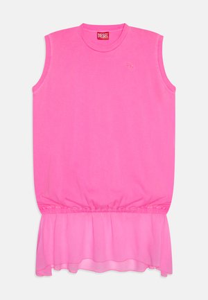 Haljina bez rukava u svijetlo ružičastom pamuku s naboranom čipkastom donjim dijelom. Ima okrugli izrez i suptilan detalj s logom na prsima.