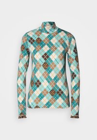 Pikaäedega turtleneck-top, millel on türkiisist, pruunist ja valgest argyle-mustreid, leopardimustriga aksendid varrukatel.
