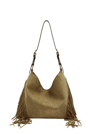 Jasnobrązowa zamszowa torebka na ramię z długim regulowanym paskiem i frędzlami po obu stronach.