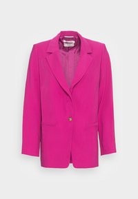 Blazer fucsia con rever a lancia, chiusura con un bottone, due tasche frontali e tessuto strutturato. Interno foderato dello stesso colore.