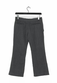 Grijze pantalon met streepjes en een uitlopende pijp, gemaakt van een gestructureerde stof. Bevat twee achterzakken en een gestikte tailleband.