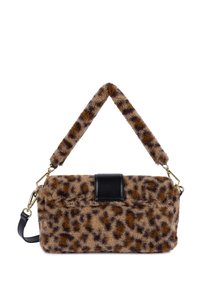 Sac à main en fausse fourrure à motif léopard avec une forme plate. Doté d'un accent en cuir noir et d'une poignée rembourrée et douce pour un transport confortable.
