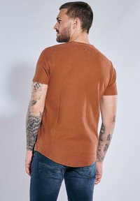 Emilio Adani T-Shirt basic - dunkelorange