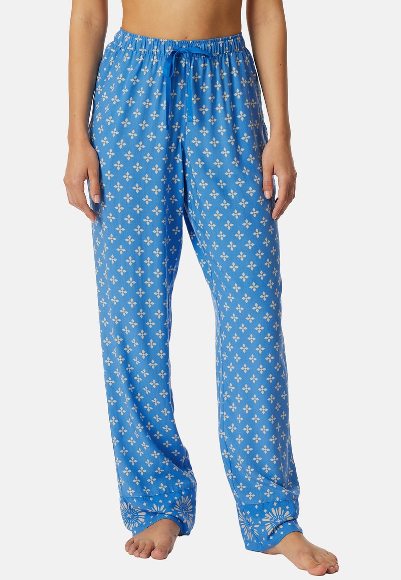 Lichtblauwe pyjamabroek met een bloemenpatroon in het wit, elastische tailleband en trekkoord. Heeft brede pijpen en gemusterde boorden.