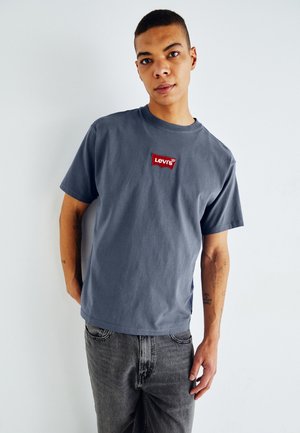 - T-shirt z nadrukiem
