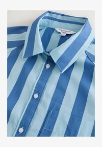 Unselected, light dark blue stripe