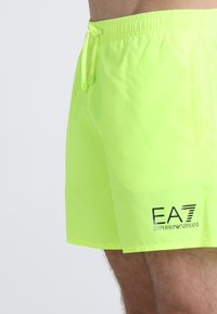 EA7 Emporio Armani CON LOGO FLUO - Peldēšanas šorti - neon yellow
