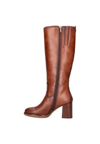 Bota de cuero marrón alta con cremallera lateral y tacón bloque sobre fondo blanco, mostrando el perfil derecho.