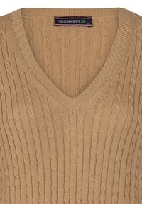 Beiger Strickpullover mit V-Ausschnitt und strukturiertem Zopfmuster. Mit einem gerippten Kragen und Bündchen. Markenlabel im Nacken sichtbar.