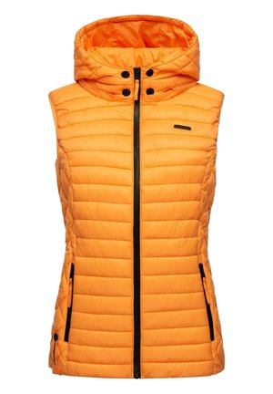 Kamizelka pomarańczowa pikowana bez rękawów z kapturem, czarnym pionowym zamkiem i zapinanymi na zamek bocznymi kieszeniami, zaprojektowana do użytku na zewnątrz.