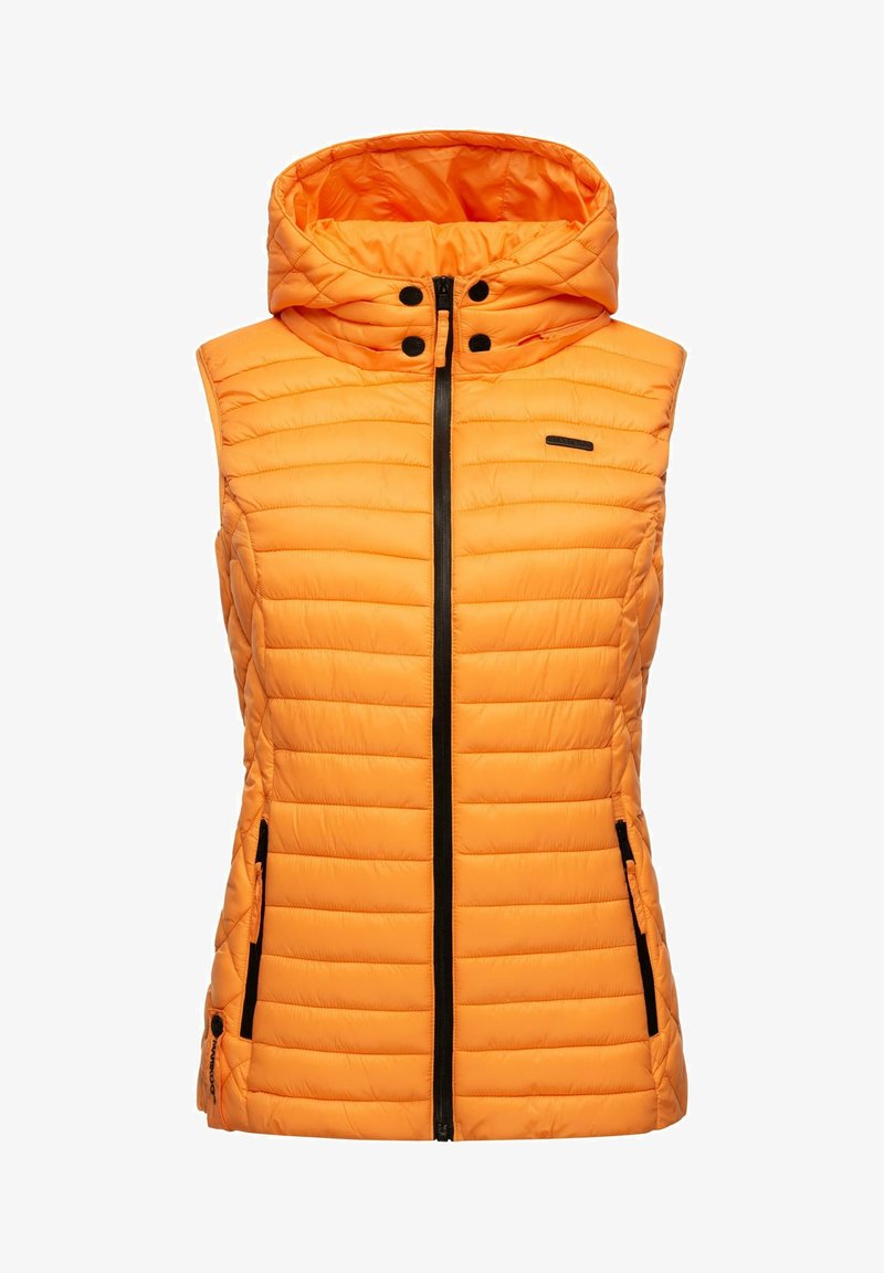 Veste sans manches matelassée orange avec capuche, fermeture éclair verticale noire et poches latérales zippées, conçue pour une utilisation en extérieur.