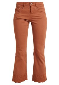 Jean flare couleur rouille avec poches avant, garniture en métal argenté et détails brodés décoratifs au niveau de l'ourlet. Fabriqué en matière denim.