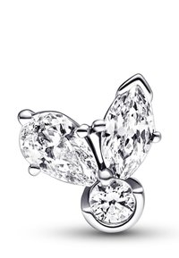 Diamantové náušnice s troma priesvitnými drahokamami v hruškovom a guľatom tvare, zasadené do lešteného strieborného kovu s hladkými povrchmi a vysokou priezračnosťou.