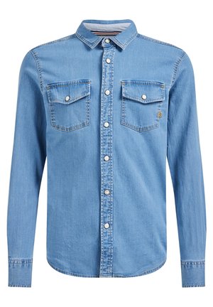 Hellblaues Jeanshemd mit langen Ärmeln, Knopfleiste vorne, zwei Brusttaschen und klassischem Kragen. Schlichte Nahtdetails durchgehend.