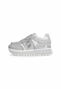 Sneakers grigio chiaro con un mix di suede e tessuto, tomaia texturizzata con frange e dettaglio del logo argentato. Suola in gomma bianca.