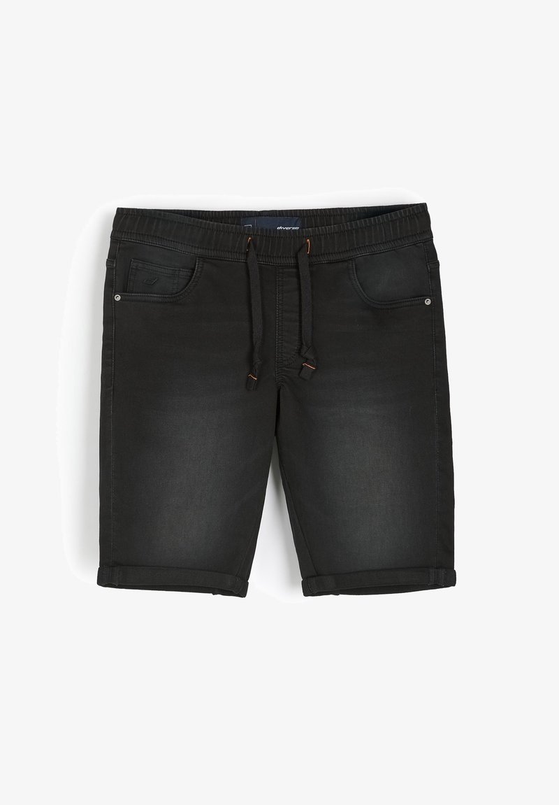 Czarne szorty dżinsowe z elastycznym paskiem ściągającym, podwiniętymi brzegami, dwoma przednimi kieszeniami oraz kontrastowymi pomarańczowymi szwami.