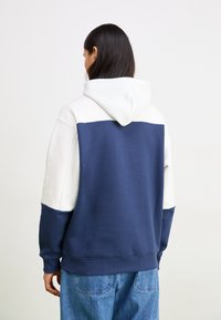 New Balance CLASSICS HOODIE - Jersey con capucha - navy