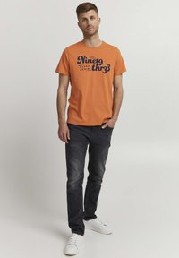 Blend BHTee - T-shirts med print - apricot orange