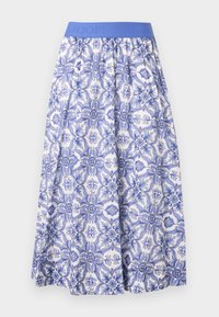 Jupe à motif floral bleu et blanc avec une large ceinture bleue embossée du mot JOOP! deux fois.