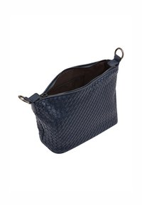 Geflochtener marineblauer Lederrucksack mit Reißverschluss, der über ein geräumiges Innenfach und eine seitliche Schlaufe zum einfachen Tragen verfügt.