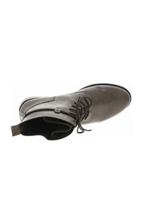 Botte cheville en cuir gris avec un bout rond, des lacets à l'avant et une languette. Texture lisse et design minimaliste. Détails de couture subtils.