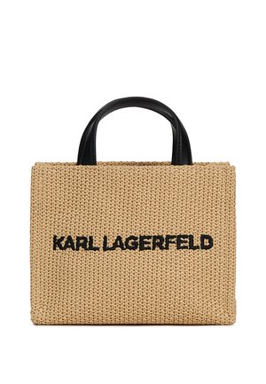 Béžová tkaná kabelka s čiernymi rukoväťami a výrazným čiernym logom "KARL LAGERFELD" umiestneným v strede na prednej strane.