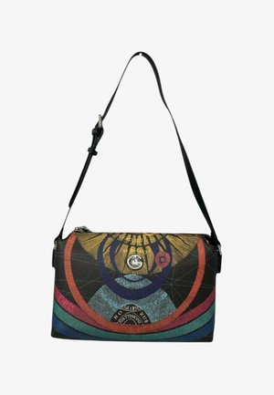 Czarna torba na ramię z kolorowym wzorem graficznym, okrągłymi wzorami, teksturowanym materiałem oraz srebrnym akcentem logo z przodu.