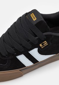 Globe ENCORE 2 - Tenisice - black/white