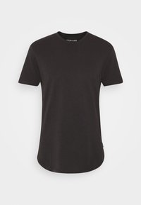 T-shirt estivo nero a maniche corte realizzato in cotone. Presenta un collo rotondo e un orlo leggermente curvato sul fondo. Design minimalista, senza motivi visibili.