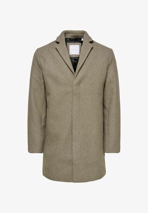 Cappotto in misto lana grigio chiaro con rever a punta, chiusura con un bottone e foderato in nero liscia. Presenta due tasche laterali.