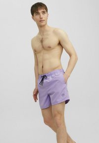 Jack & Jones JPSTFIJI JJSWIM SOLID  - Shorts da mare - purple rose