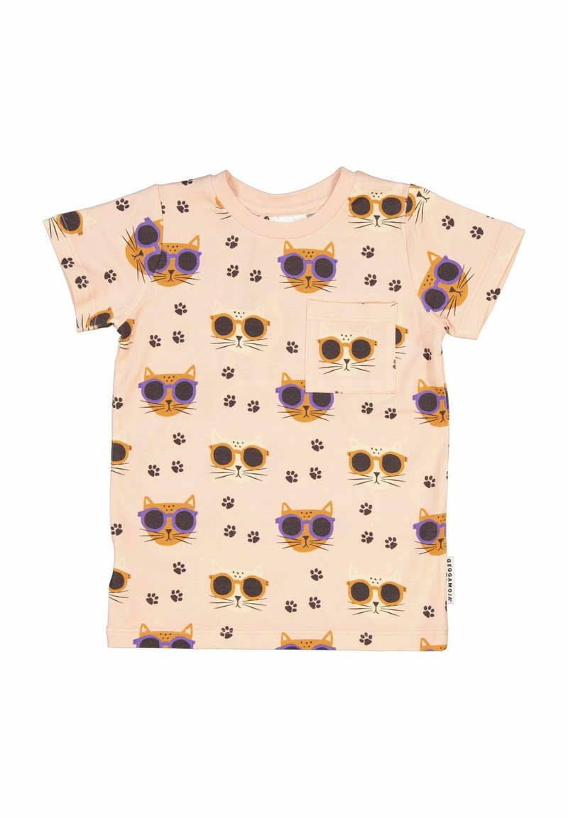 Vaaleanpunainen t-paita lyhyillä hihoilla, jossa on toistuva kuvio kissan kasvoista aurinkolaseissa ja tassunjäljistä. Sisältää rintataskun.